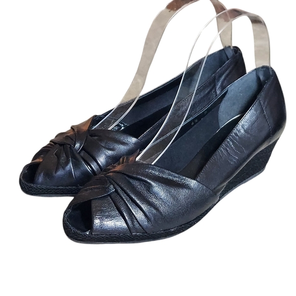 Sesto Meucci Black Flats with Pleated Design - Picture 15 of 15